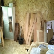 petite armoire pour les produits t au centre un travail en cours (mais retardé par la situation)