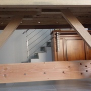 les contreventements sont juste bloqués par les cales