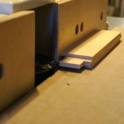 Rainurage d'une traverse de porte