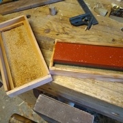 du liège dans le fond de couvercle