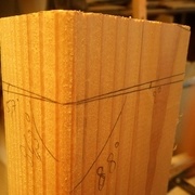 Les montants étant en travers de la pente, cela implique un léger changement d'angle.