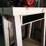 Le support fixé sur la table