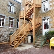 exemple d escalier construit  avec sa cage fabriqué en atelier (  MDSVDM)