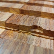 Ici à part le raté on voit bien une traverse plus basse, j'enlèverai les p'tits bords de scie pour aligner