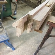 Tenon dégrossi à la scie à ruban et terminé au ciseau