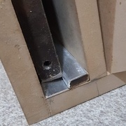 rails en alu pour guider les contrepoids, et trou fileté pour pouvoir les retirer :D