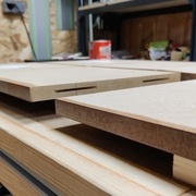 Application du vitrificateur sur les tablettes