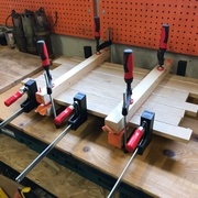 Collage des côtés à la colle PU