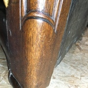 On distingue les traits pour placer la moulure de part et d’autre