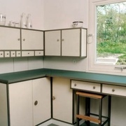 Cuisine bauhaus à weimar  https://kitchentalkblog.com/2013/01/28/bauhaus-kitchen-haus-am-horn/