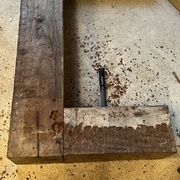 Perçage pour accéder aux clous