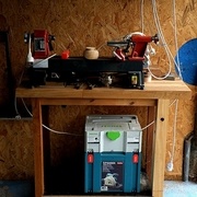 Le tour, trop peu utilisé, j'ai "planté" tellement de fois ma gouge en fin de pièce que j'y vais un peu à reculons maintenant