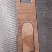 La porte est ajustée.