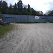 des batiments en toles qui font parti du lot