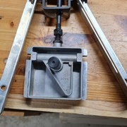 Mécanisme démonté. Au préalable, il faut enlever le volant supérieur de réglage.