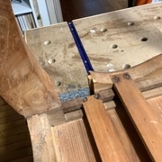 Pied gauche avec le tiroir