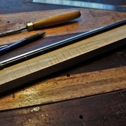 Rainure/canal de tige de réglage