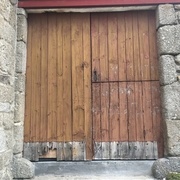 La porte Ouest, la plus abimée