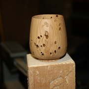 Pot  réalisé dans un morceau de bastaing vermoulu