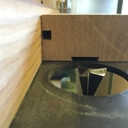 toupillage de l'emplacement du jet d'eau sur la traverse basse