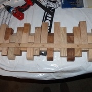 Vue de l'arrière de l'ensemble. Le tasseau est fixé par 3 vis.