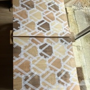 Les placages des portes une fois découpés et assemblés.