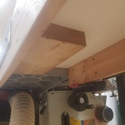 dessous de la table d'entrée