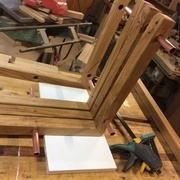 Les tubes sont enfilés en commençant par les tubes centraux