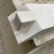 Tenon à coupe d'onglet