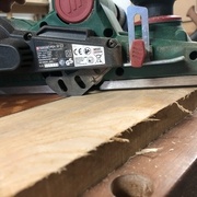 L'usinage en cours, mouvement de gauche à droite.