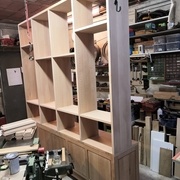 Montage à blanc des étagères fixes