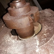 Vue d'ensemble. La 2e rondelle laisse apparaitre la rainure dans le taraudage interne...