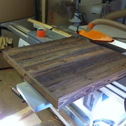 plateaux en vieux bois avec assemblage a 45°