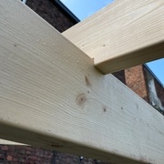 Détail de l'encoche sur la panne sablière