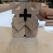 Les différentes mortaises sur les pieds