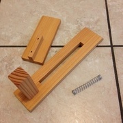 Verrou en bois avec ressort