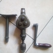 Et voici ce que ça donne démonté (un épaulement empèche la bague de partir de la tige)