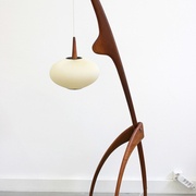 Lampadaire "mante religieuse"  par Jean Rispal - vintage 1950  https://www.kissthedesign.ch