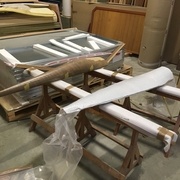 le moule de la poupe et celui de la proue en collage