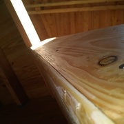 la volige du bord est arrondie au rabot pour un meilleur rendu à l'oeil et au touché