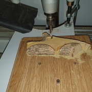 Après découpe des 2 petits arcs de cercle, surfaçage guidé par le pivot le plus éloigné