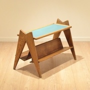 Porte-revue français en chêne et vinyle années 50 http://www.design-market.fr