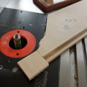 Patron du montant - découpe à la table de toupie.