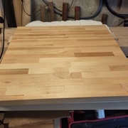 Plan de travail de gauche huilé.