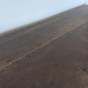 Plateau 2 : on peut voir le jour de 2-3mm entre les planches, il n'y a pas de languette