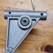 Sur la face arrière deux trous de diamètre 4,14 ont été percés pour pouvoir faire un taraudagee M5.