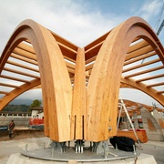 Charpente autoportante  contemporaine design architectural en  lamellé collé