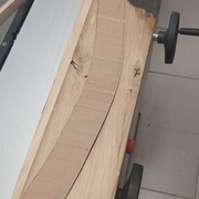 le gabarit carton permet de "dégraisser" au plus juste à la pièce avant de la passer au calibre