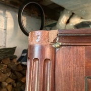 Tête de colonne et baguette supérieure perdues...