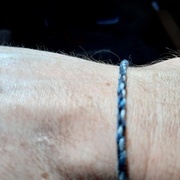 Main droite, avec tous ses poils